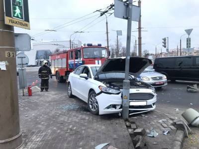 Серьезное ДТП в Гродно: женщине стало плохо за рулем, и она врезалась в столб