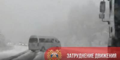 На трассе в Башкирии из-за снега затруднено движение