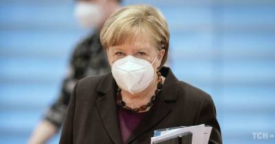 Меркель призвала правительство Украины продолжать борьбу с коррупцией
