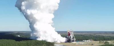 Двигатель огромной лунной ракеты NASA испытали огнем