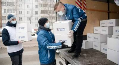 Волонтерские центры "Единой России" привезли амбулаторным больным 2 миллиона наборов препаратов