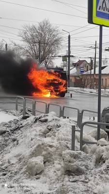 В Челябинске на ходу загорелся грузовик