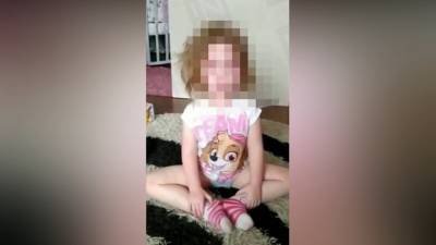 Задержанная за издевательства мать мстила маленькой дочери за уход отца