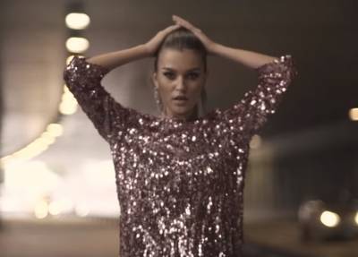 В этом декольте утонуть можно: Мисс Украина Леонила Гузь сверкнула роскошной фигурой в эффектном наряде - akcenty.com.ua