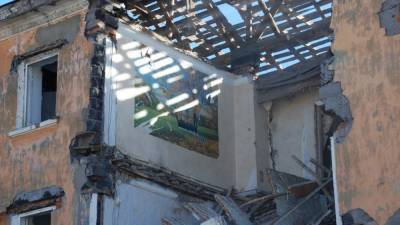 Двухэтажное здание обрушилось в Сальске