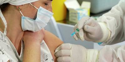 Защищая иностранных производителей вакцин, Киев снял с них ответственность за любые последствия прививок