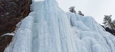 Удивительный замерзший родник обнаружен в Карелии (ФОТО)