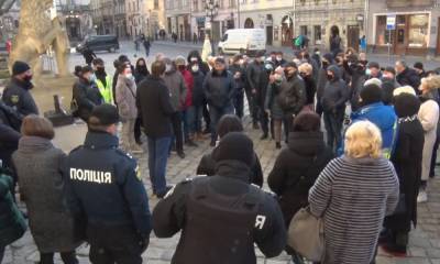 Работники "Південного" пикетировали Львовский горсовет: каковы их требования