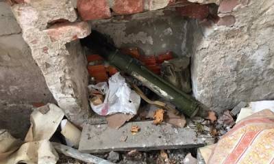 СБУ обнаружила схроны боевиков, наполненные снарядами, гранатами и взрывчаткой – фото
