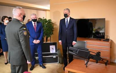 Президент Литвы подарил ВСУ "ловца дронов"