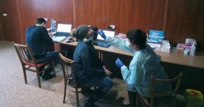 Жителей оккупированного Донбасса начали тестировать на COVID-19 на КПВВ "Станица Луганская"
