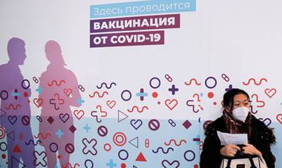 В Петербурге из-за нехватки вакцины против COVID-19 приостановили работу 30 прививочных пунктов