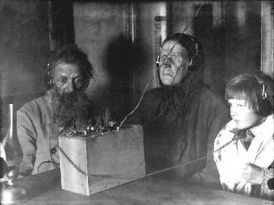 Почему в СССР радио слушали через утюг