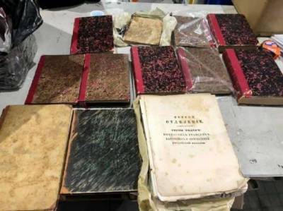 Киевские таможенники задержали 12 старопечатных книг