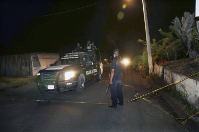 13 погибших правоохранителей: в Мексике напали на полицейский конвой