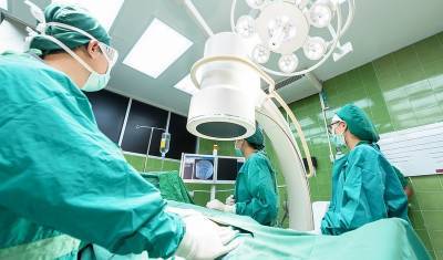 Хирурги Тюмени провели уникальную операцию по возвращению слуха пациенту