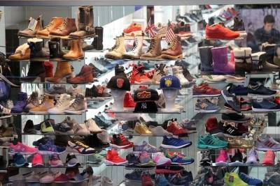 В казанском магазине нашли поддельную обувь известных брендов