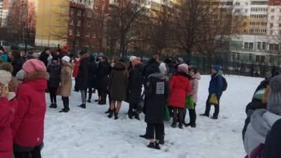 Школы в Кемерове эвакуировали из-за сообщений о готовящихся "терактах"
