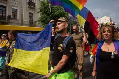 «Армия ждёт» – гей-ветеран «АТО» потребовал внести гомофобию...