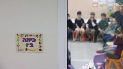 "Боимся заражения и карантина": родители отказываются отправлять детей в "Школу на праздники"
