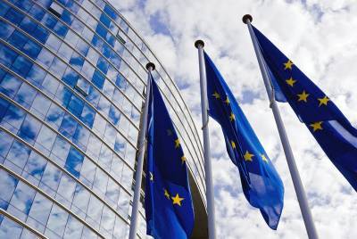 В ЕС объявили о начале третьей волны COVID-19 и мира