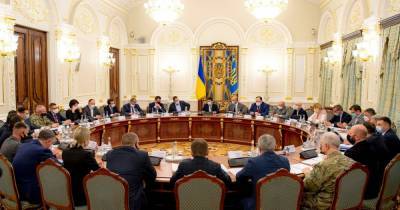 СНБО ввела максимальный объем санкций против Януковича, Азарова и других экс-чиновников: перечень