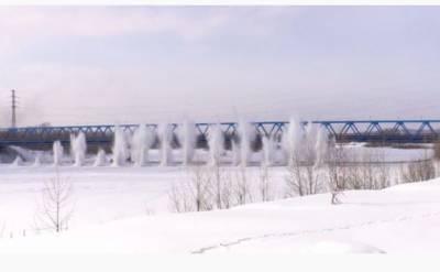 В Кузбассе начали взрывать лёд на реках
