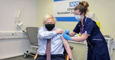 Премьер Британии Джонсон привился препаратом AstraZeneca и призвал довести вакцинацию до конца