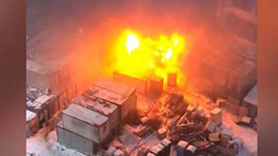 В Петербурге на территории стройки сгорели шесть бытовок