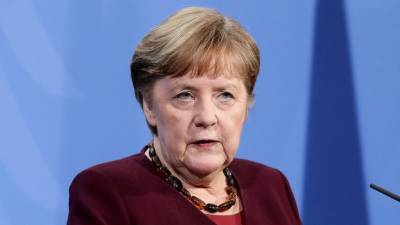 Меркель считает неизбежным ужесточение ограничений из-за коронавируса