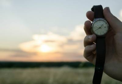Переход на летнее время в Украине 2021: когда нужно переводить часы
