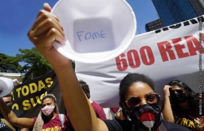 Бразильские чиновники призвали ввести локдауны и комендантский час