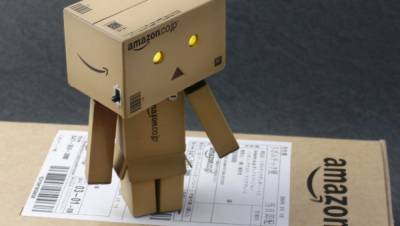 Сотрудница Amazon обвинила компанию в расовой дискриминации