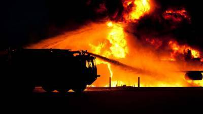 Спасатели эвакуировали 54 человека из горящего здания в Тверской области
