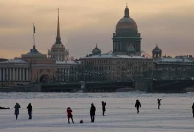 Спасатели перечислили места с самым опасным льдом в Петербурге