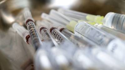 Аргентина может одобрить применение еще двух российских вакцин от COVID-19