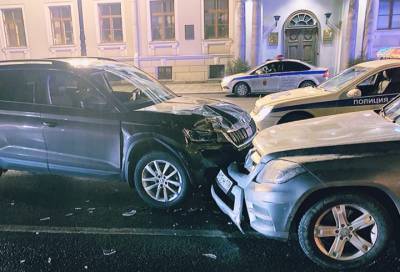 Водитель «Мерседеса» за вечер устроил два ДТП в Петербурге и обвинил во всём корвалол