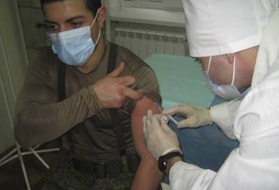 Первую дозу вакцины от COVID-19 получили уже более 286 тысяч военнослужащих РФ
