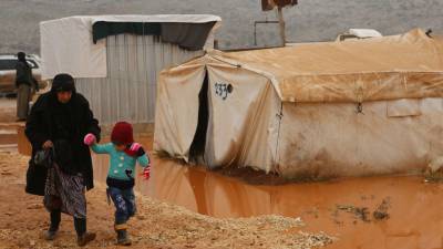 «США используют ситуацию для давления на ООН»: что известно об обстановке в сирийском лагере беженцев «Эр-Рукбан»