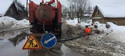 Власти Петрозаводска пытаются избежать "наводнения" из-за таяния снега (ФОТО)