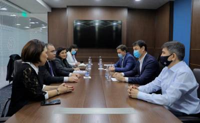Посол Казахстана в Узбекистане привился китайско-узбекской вакциной от коронавируса