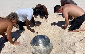 Ученые обнаружили на Багамах странный сверкающий шар, исписанный русскими буквами