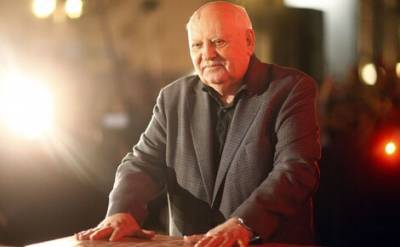 Поздравления с юбилеем сегодня принимает бывший президент СССР. Михаилу Горбачеву исполнилось 90 лет