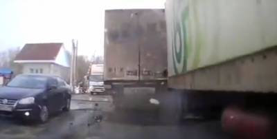 Без тормозов: появилось видео столкновения двух фур в Липецкой области