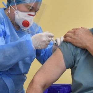 Степанов анонсировал более 10 тыс. прививок от коронавируса ежедневно
