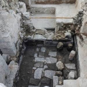 На греческом острове обнаружили древние мраморные руины. Фото