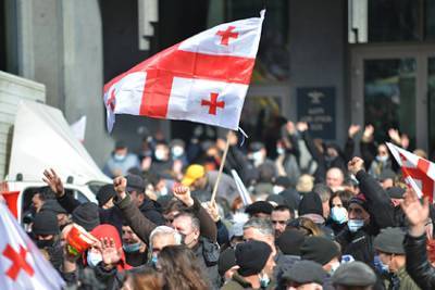В Грузии начались столкновения протестующих с полицией