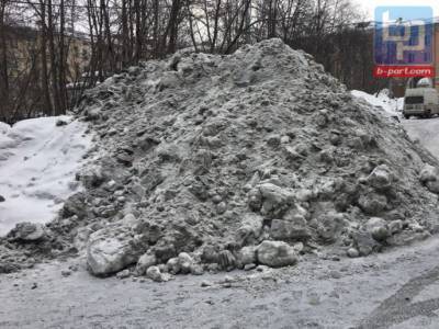 В Мурманске дорожники нарушили законодательство при складировании снега с улиц