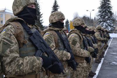 На Украине военные даже под страхом увольнения из рядов ВСУ массово отказываются от сомнительной вакцинации