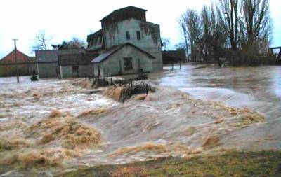 Украинцев экстренно предупредили о новой опасности, какие районы под угрозой: "Выход воды и затопление..."